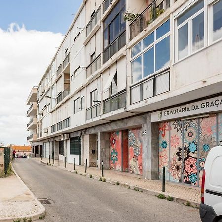 Stroll To Coffee Shops Near A Renovated Hillside Apartment In Graca Lisbon Exterior photo