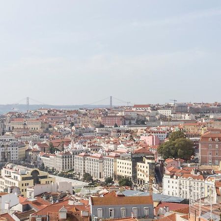 Stroll To Coffee Shops Near A Renovated Hillside Apartment In Graca Lisbon Exterior photo