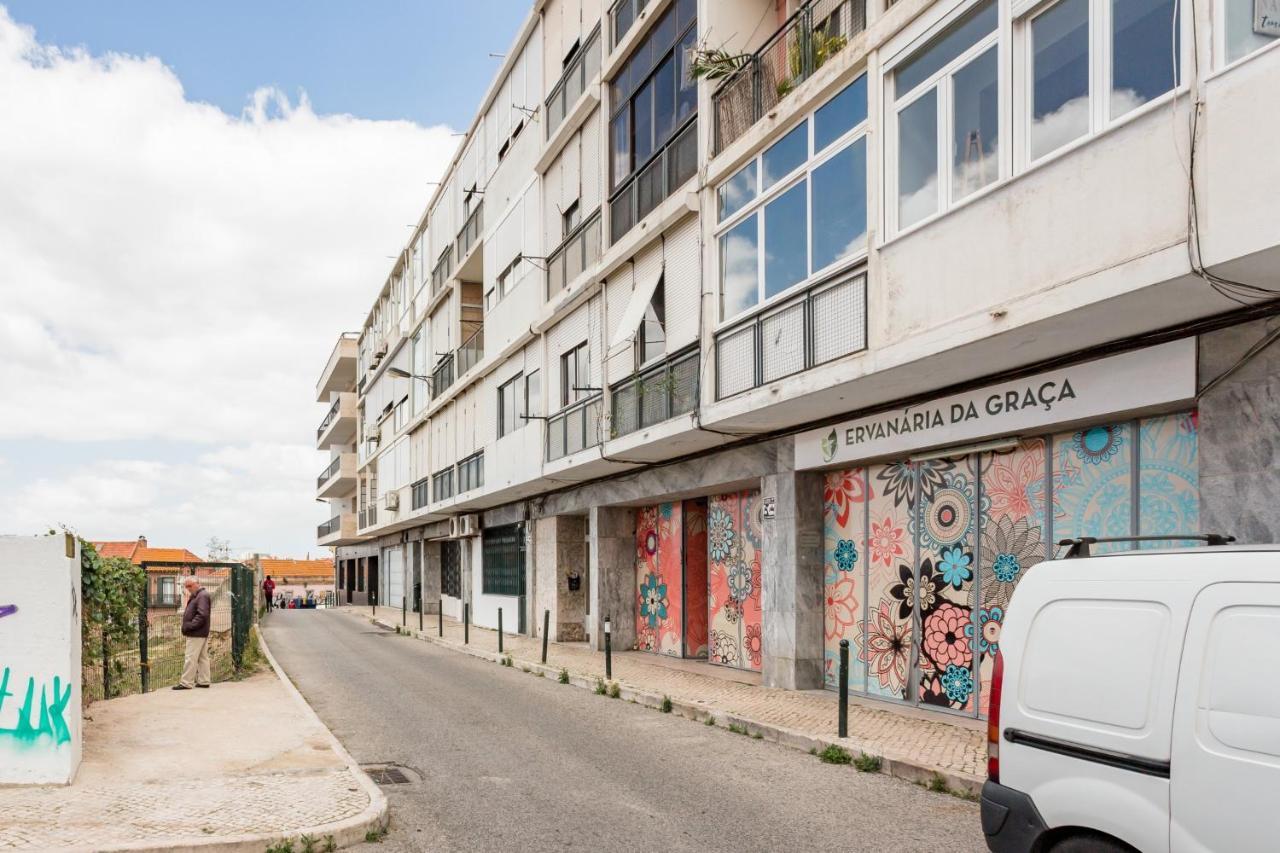 Stroll To Coffee Shops Near A Renovated Hillside Apartment In Graca Lisbon Exterior photo