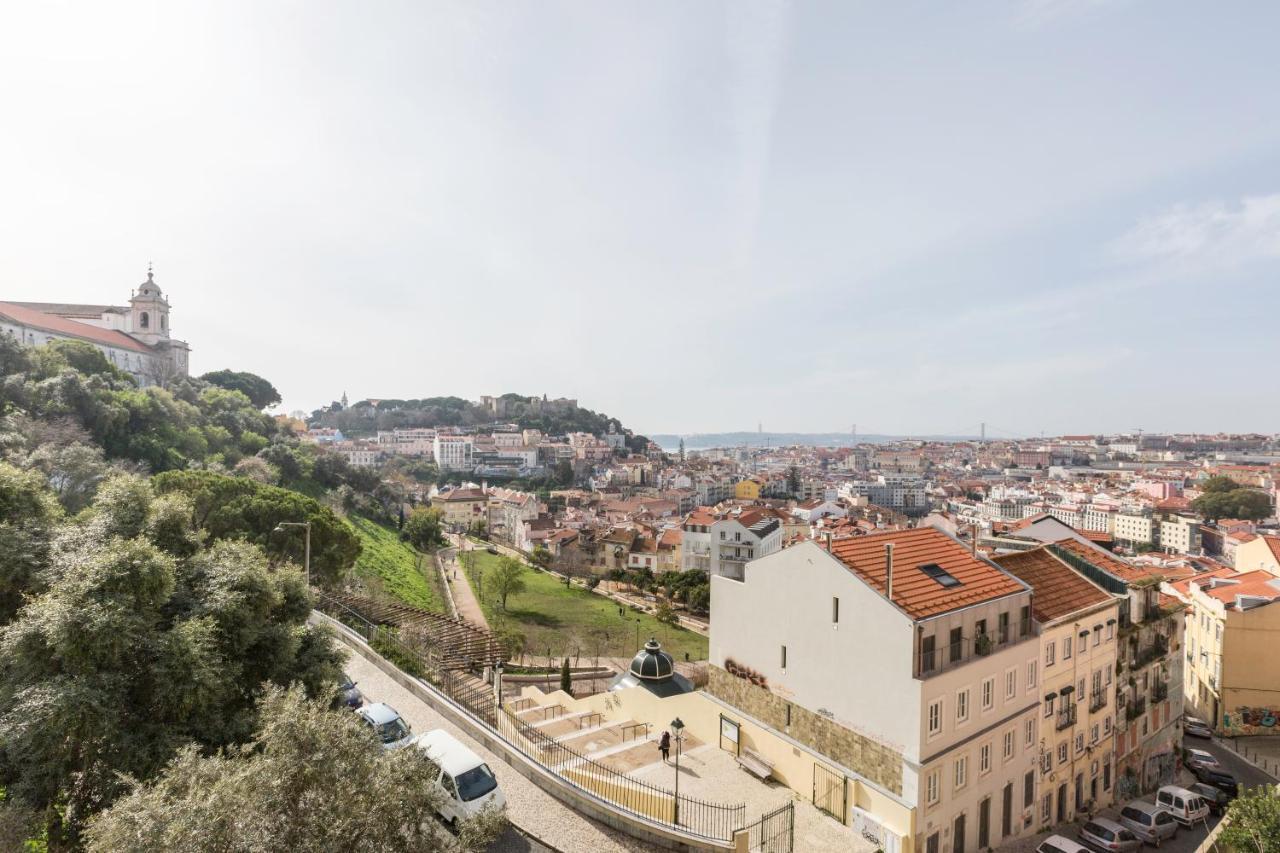 Stroll To Coffee Shops Near A Renovated Hillside Apartment In Graca Lisbon Exterior photo